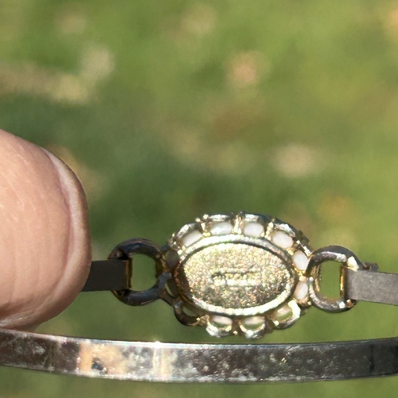 4/$100 Milk glass 1970 gold bangle bracelet 🥰 - Picture 8 of 8